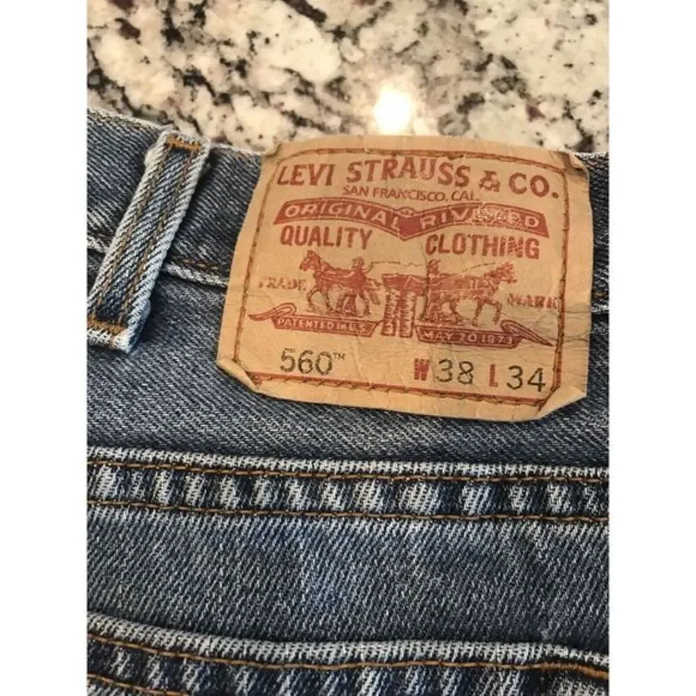 Vintage Levi's 560 Comfort Loose Fit 37x33 (tag 38x34) Distressed Tapered‎ Leg